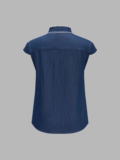 Blusa de manga corta con cuello anudado y borde ondulado