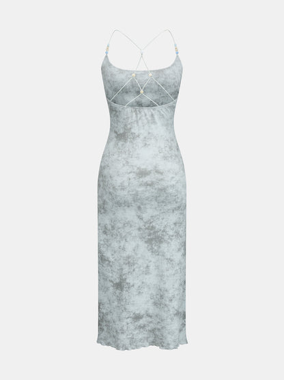 Vestido midi ceñido tie dye con tirantes de cuentas