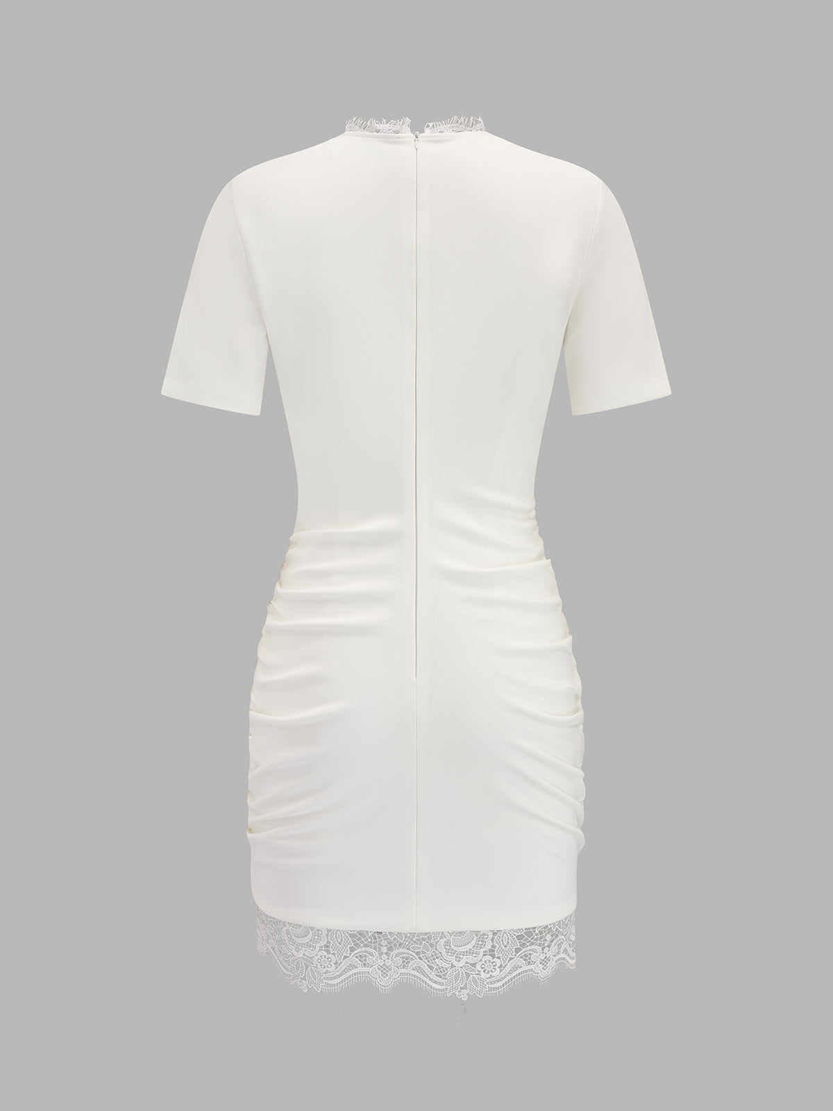 Vestido mini fruncido con abertura y ribete de encaje