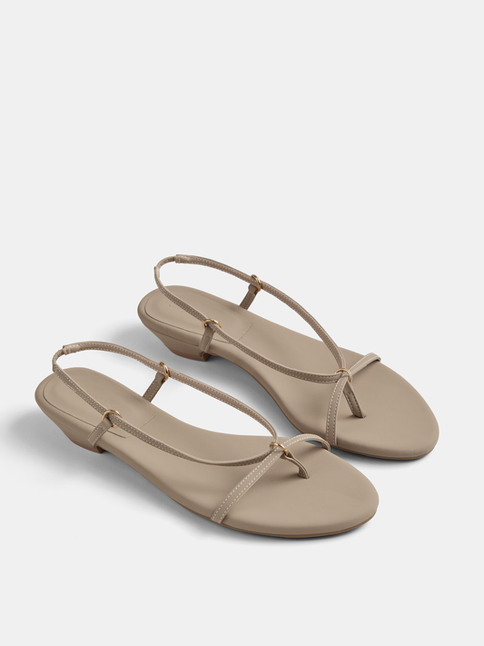 Sandalias planas minimalistas de tiras