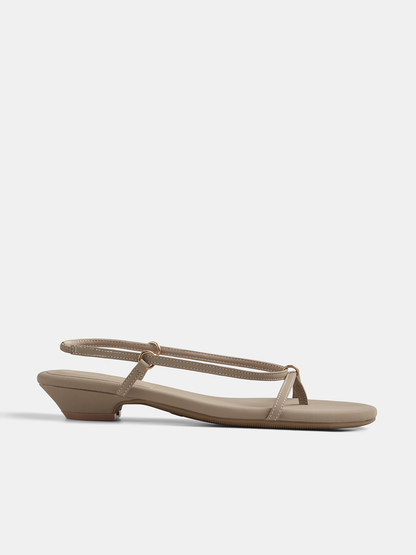 Sandalias planas minimalistas de tiras