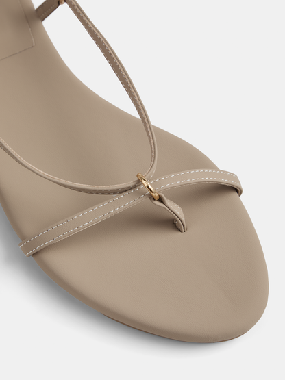 Sandalias planas minimalistas de tiras