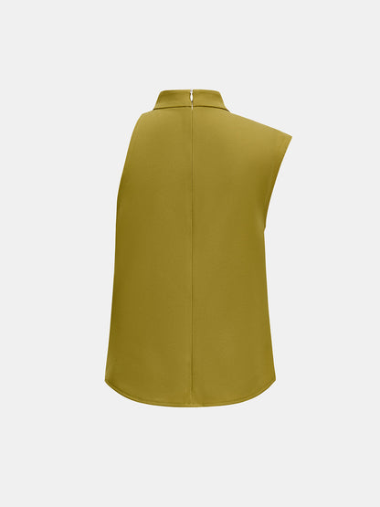 Conjunto de top de escote asimétrico y short con cinturón