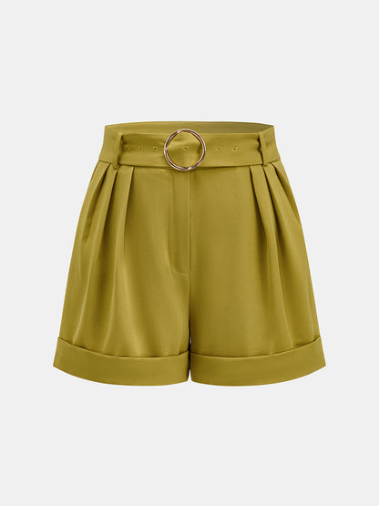 Conjunto de top de escote asimétrico y short con cinturón