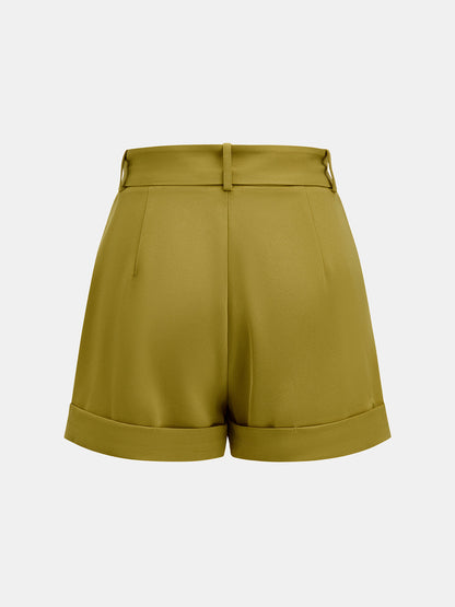 Conjunto de top de escote asimétrico y short con cinturón