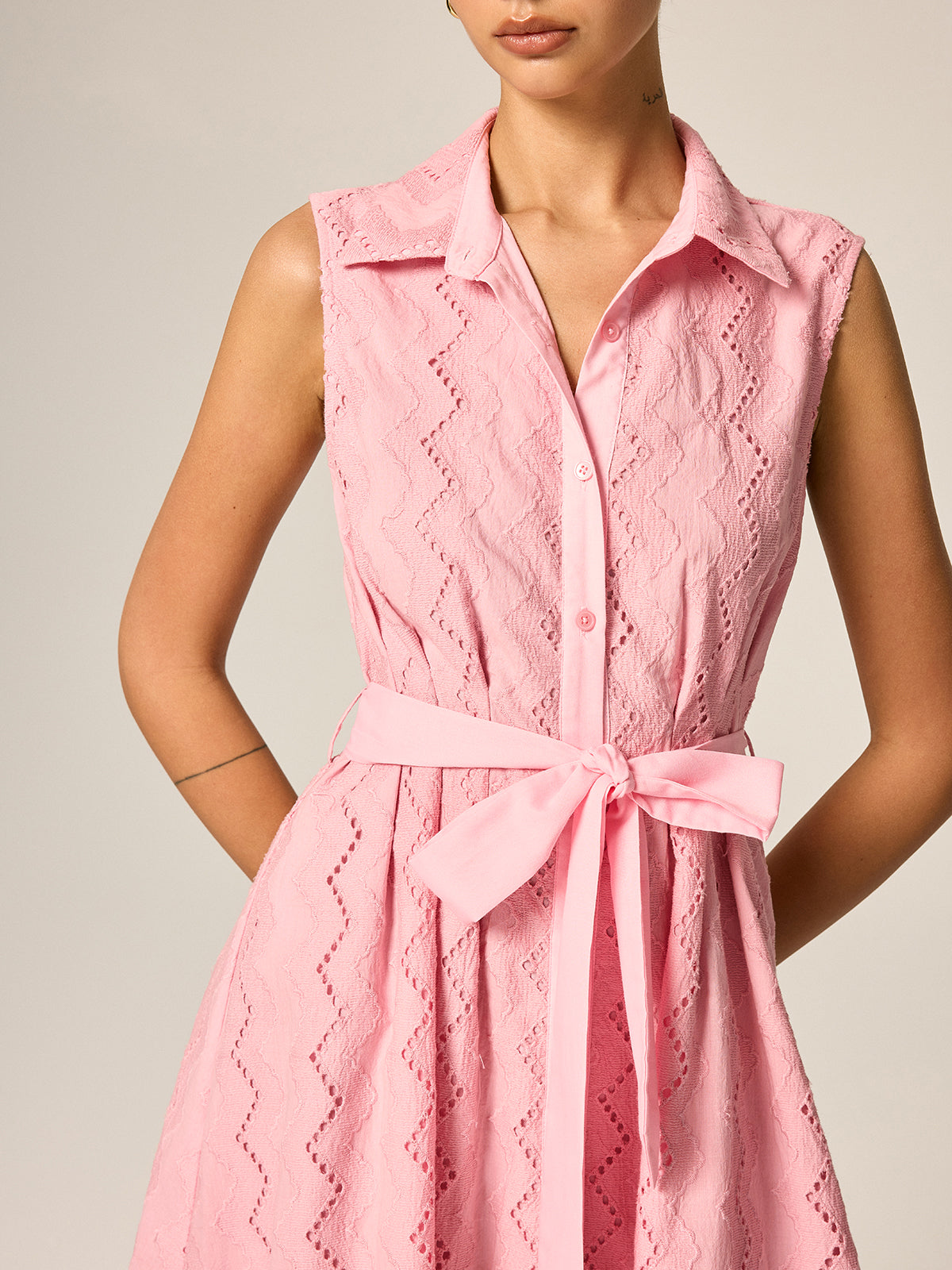 Vestido Largo Camisero Sin Mangas con Bordado Calado y Cinturón
