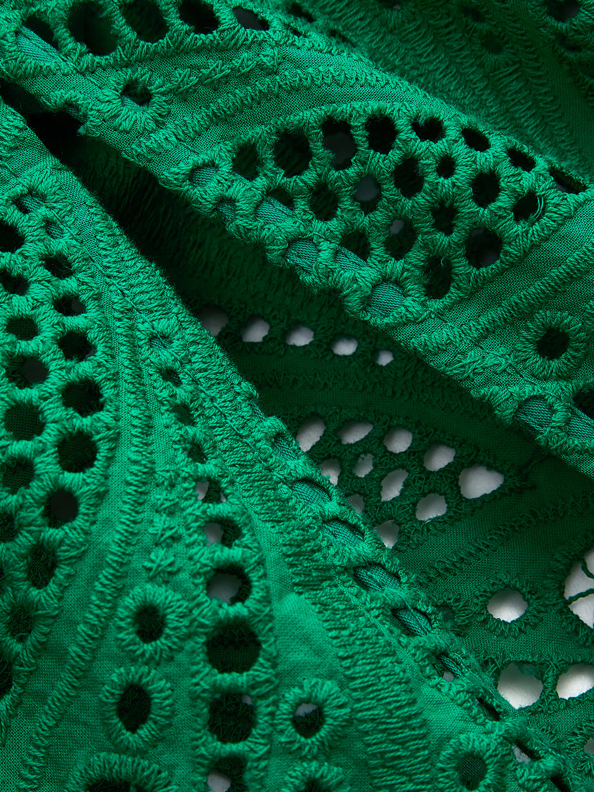 Conjunto de Dos Piezas con Falda y Detalle de Encaje Calado