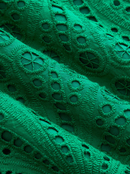 Conjunto de Dos Piezas con Falda y Detalle de Encaje Calado