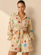 Conjunto de dos piezas con estampado de conchas y lunares dorados