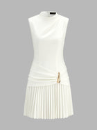 Vestido mini plisado con detalle metálico