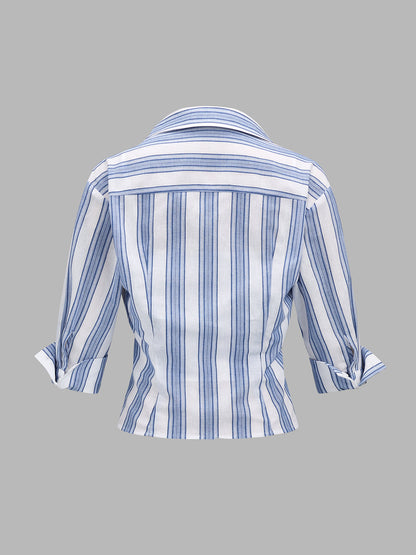 Conjunto de dos piezas: camisa a rayas y top de tirantes