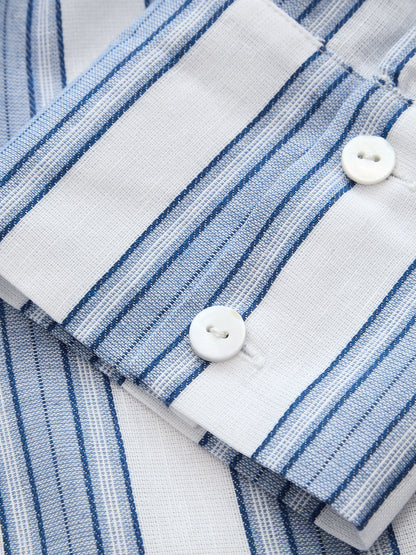 Conjunto de dos piezas: camisa a rayas y top de tirantes